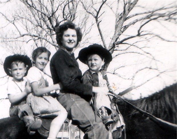 Helen,JerryDale,GailandDuaneonhorsearound1950
